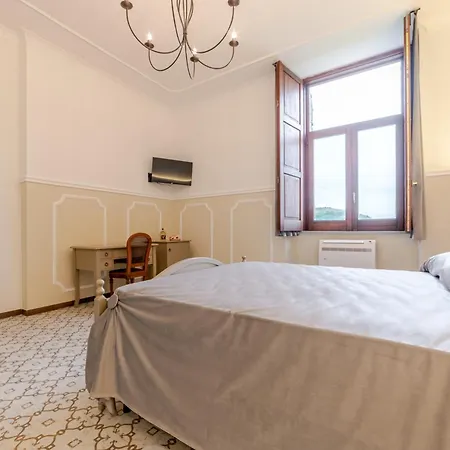 Ospitalita Deluxe Castello Vassallo B&B 4*