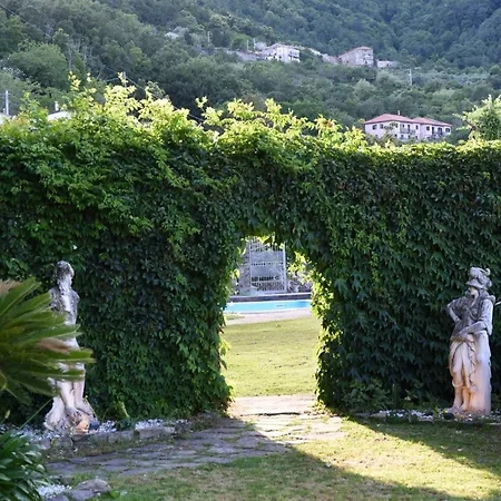 Bed & Breakfast Ospitalita Deluxe Castello Vassallo 4*